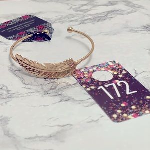 Paparazzi feather cuff
